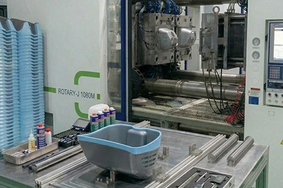 Production série par injection plastique en environnement industriel